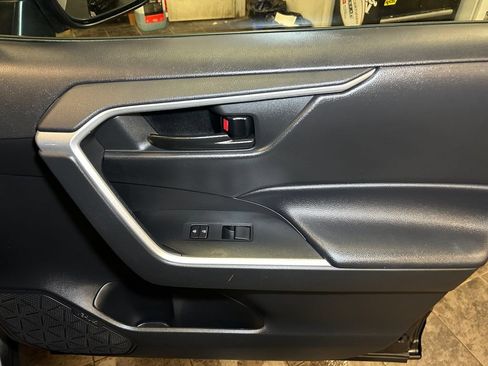 Used 2023 Toyota RAV4 LE AWD/4WD image 16