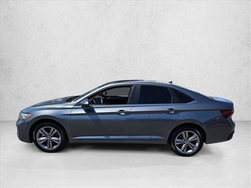 Used 2023 Volkswagen Jetta SE w/ Panoramic Sunroof Package FWD image 9