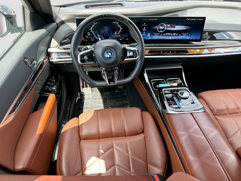 Certified 2024 BMW i7 xDrive60 w/ Premium Package AWD/4WD image 23