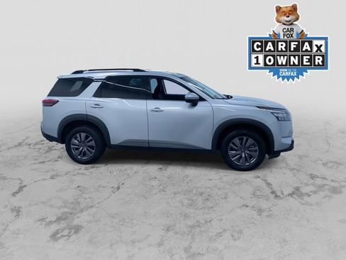 Used 2025 Nissan Pathfinder SV AWD/4WD image 2