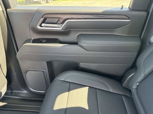 New 2026 GMC Sierra 2500 SLT w/ SLT Premium Package AWD/4WD image 18