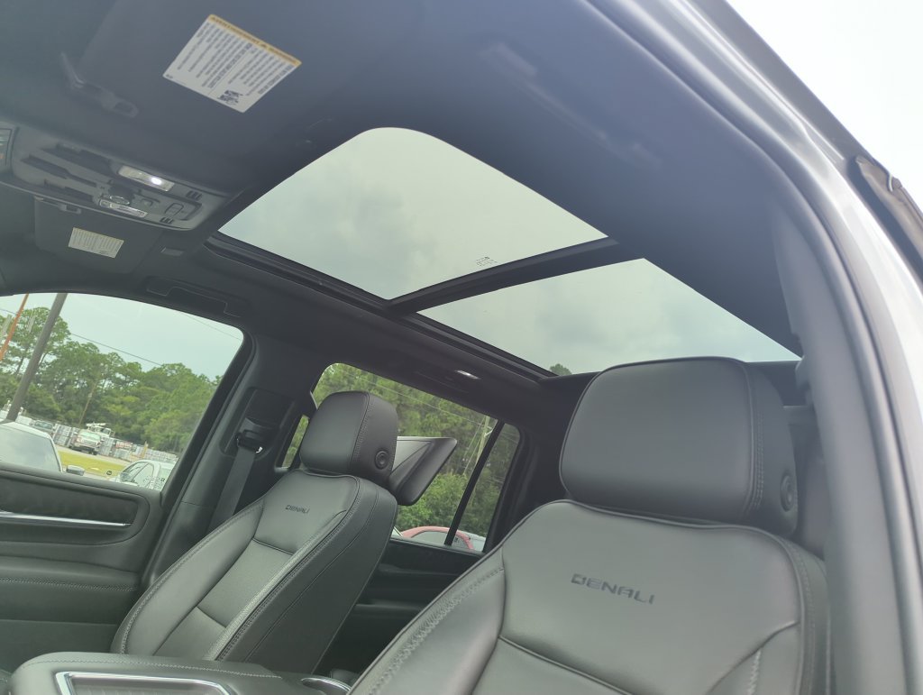 Used 2023 GMC Yukon XL Denali AWD/4WD image 26