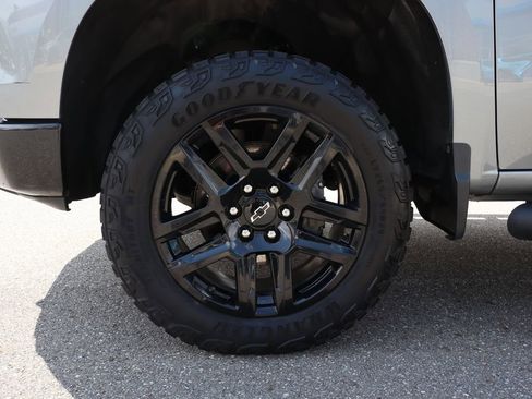 Used 2024 Chevrolet Silverado 1500 Custom Trail Boss AWD/4WD image 27