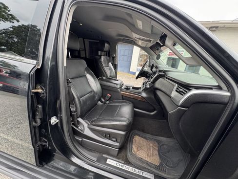 Used 2018 Chevrolet Suburban LT image 43
