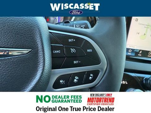 Used 2024 Chrysler Pacifica Touring-L image 18