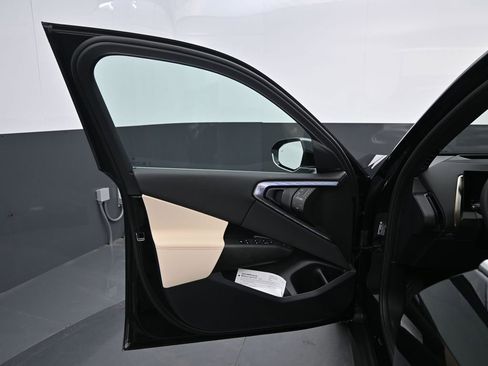 Used 2025 BMW X3 xDrive30i w/ Premium Package image 11