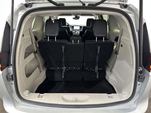 Used 2022 Chrysler Pacifica Touring-L FWD image 29