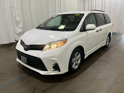 Used 2019 Toyota Sienna L FWD image 8
