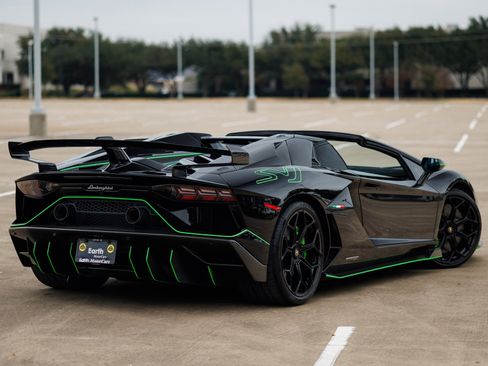 Used 2021 Lamborghini Aventador SVJ image 14