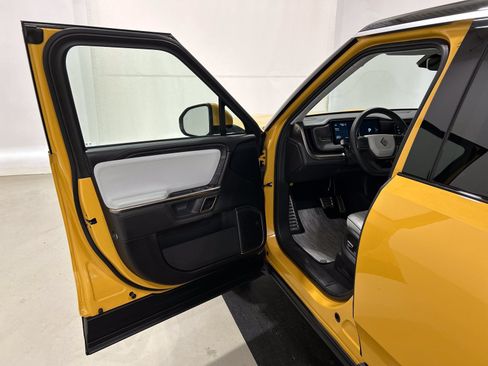Used 2023 Rivian R1S Adventure AWD/4WD image 16
