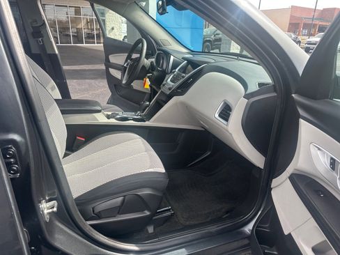 Used 2017 Chevrolet Equinox LT image 18