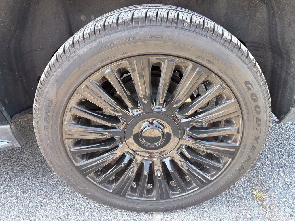 Used 2017 Cadillac Escalade ESV Premium Luxury AWD/4WD image 13