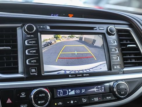 Used 2019 Toyota Highlander Limited AWD/4WD image 28