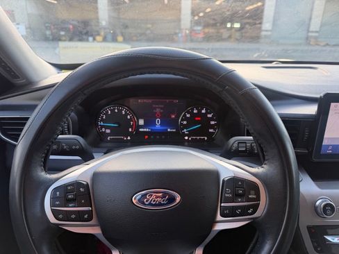 Used 2023 Ford Explorer XLT w/ Equipment Group 202A RWD image 5