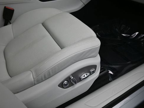 Used 2022 Porsche Macan image 33