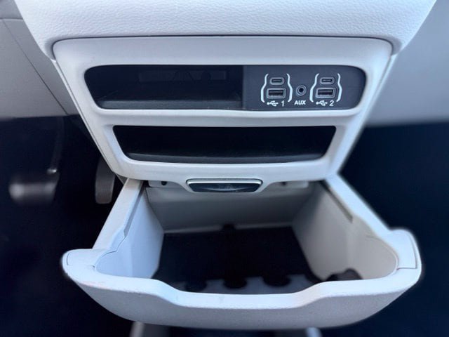 Used 2021 Chrysler Pacifica Touring-L FWD image 33