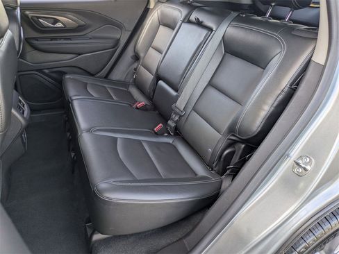 Used 2024 GMC Terrain SLT image 27