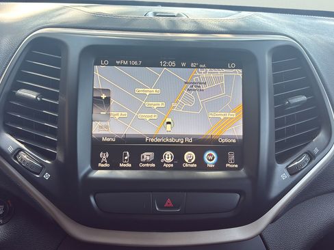 Used 2017 Jeep Cherokee 75th Anniversary AWD/4WD image 28