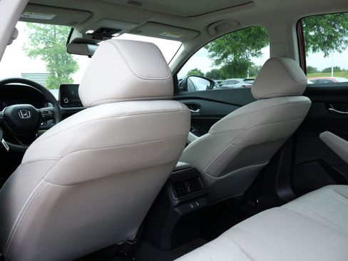 Used 2025 Honda Accord SE image 12