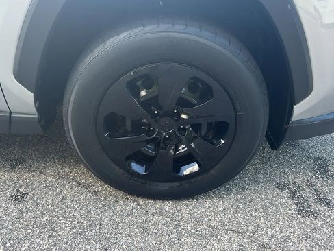 Used 2019 Toyota RAV4 LE FWD image 26