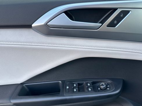 New 2025 Volkswagen Taos SE image 10