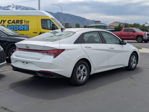 Used 2023 Hyundai Elantra SE FWD image 4