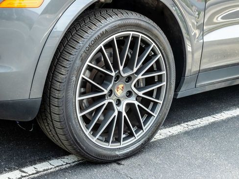 Used 2023 Porsche Cayenne AWD/4WD image 11