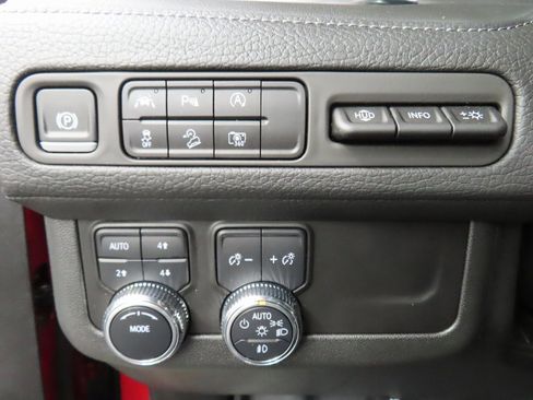 Used 2024 GMC Yukon XL Denali image 55