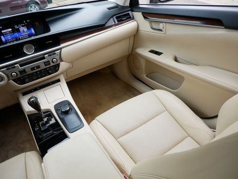 Used 2015 Lexus ES 350 w/ Premium Package FWD image 11