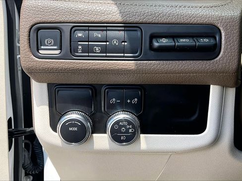 Used 2023 GMC Yukon Denali RWD image 36