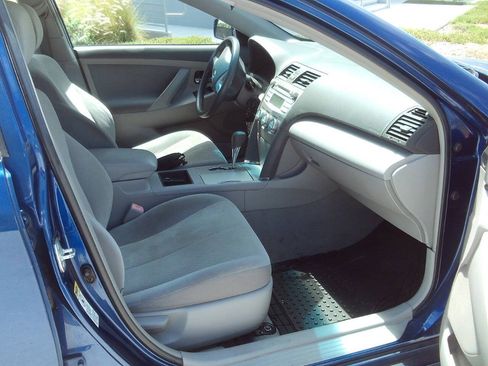 Used 2009 Toyota Camry LE FWD image 12