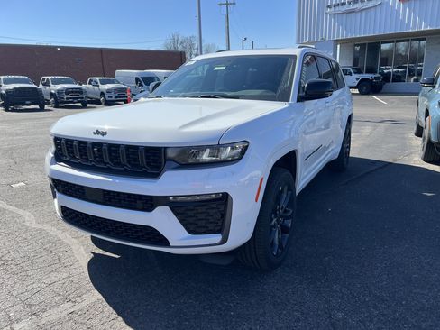 New 2026 Jeep Grand Cherokee L Limited AWD/4WD image 1