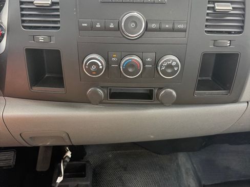 Used 2010 Chevrolet Silverado 2500 W/T w/ Snow Plow Prep Package AWD/4WD image 12