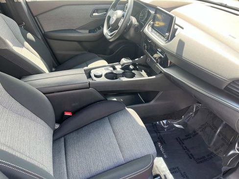 Used 2022 Nissan Rogue SV image 22