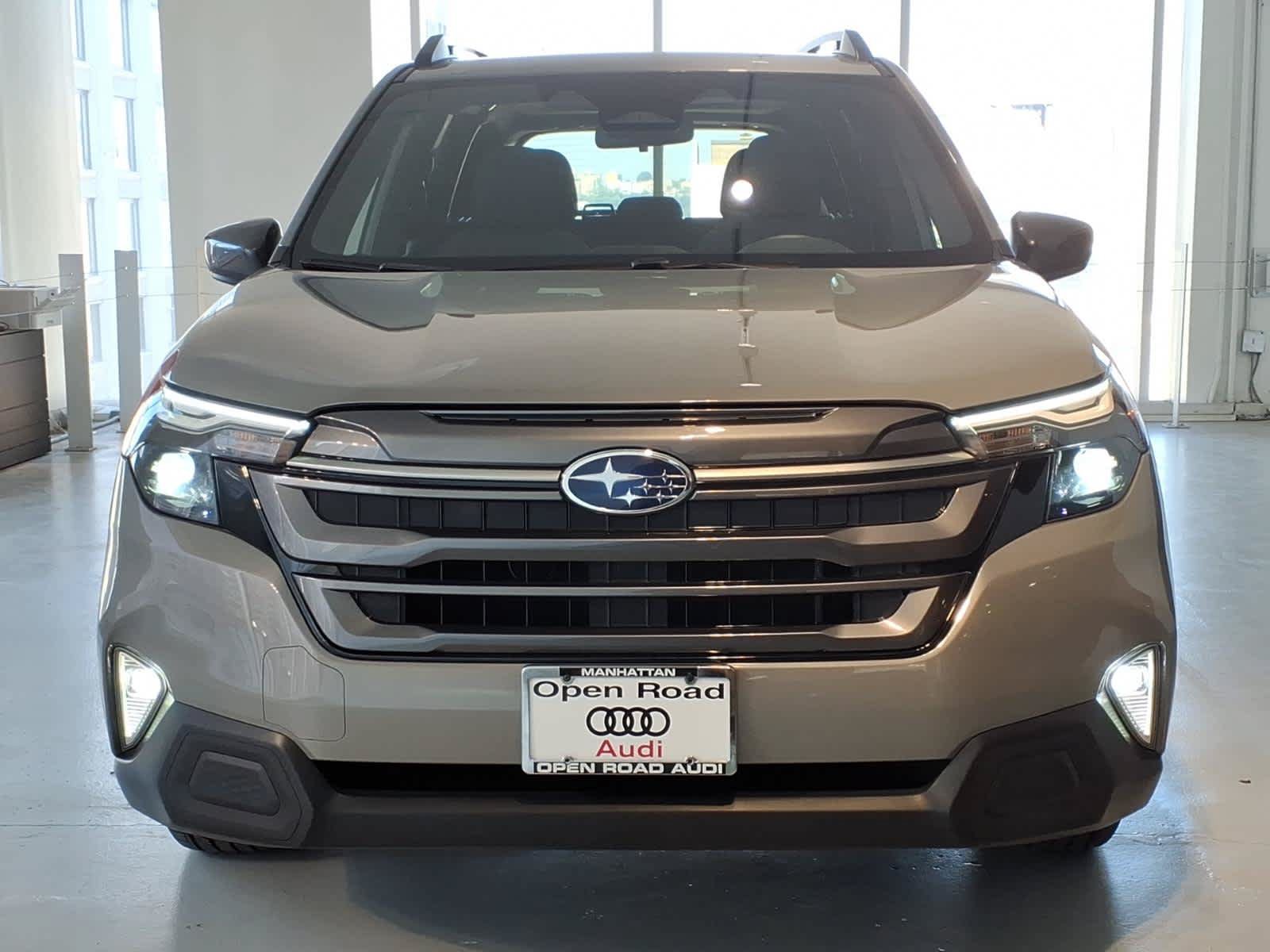 Used 2025 Subaru Forester Premium AWD/4WD image 2