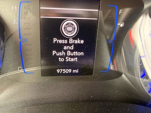 Used 2018 Chrysler Pacifica Touring-L FWD image 19