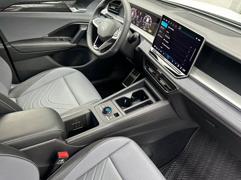 New 2026 Volkswagen Tiguan SE R-Line image 14