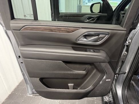 Used 2022 Chevrolet Suburban Z71 w/ Max Trailering Package AWD/4WD image 15