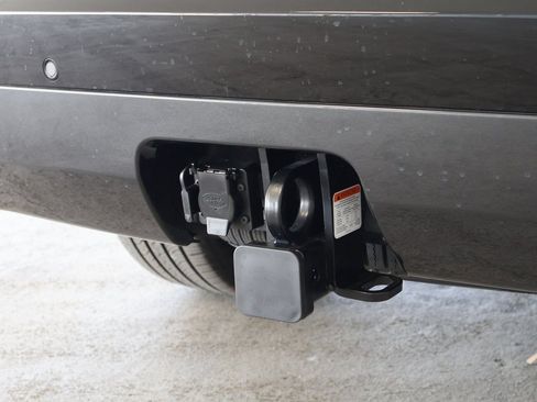Used 2025 Land Rover Discovery Dynamic SE AWD/4WD image 8