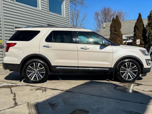 Used 2016 Ford Explorer Platinum image 2