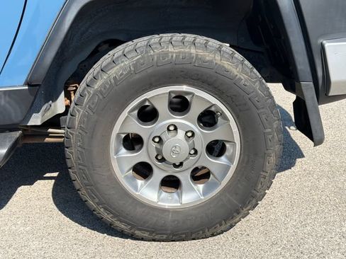 Used 2011 Toyota FJ Cruiser 4WD w/ Upgrade Pkg image 32