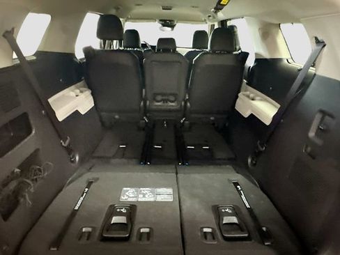 Used 2024 Kia Carnival EX FWD image 27