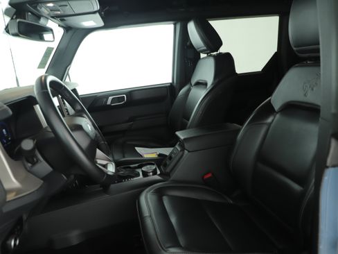Used 2025 Ford Bronco Outer Banks image 9