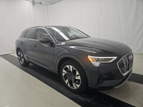 Used 2022 Audi e-tron Premium Plus w/ Premium Plus Package AWD/4WD image 3