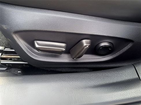 Used 2024 Toyota Prius XLE FWD image 23
