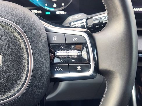 Certified 2024 Kia Carnival SX image 26