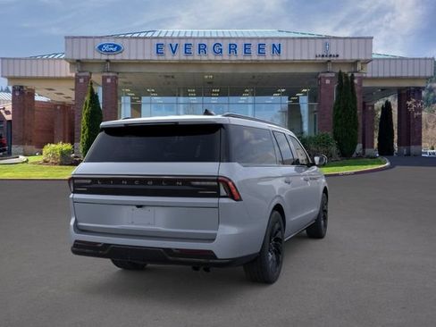 New 2026 Lincoln Navigator L Reserve w/ Jet Appearance Package AWD/4WD image 8