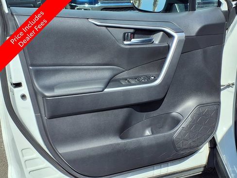 Used 2020 Toyota RAV4 XLE Premium FWD image 27