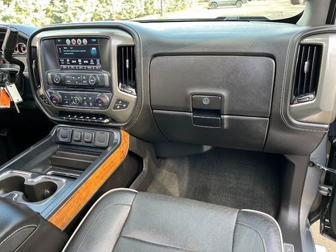 Used 2017 Chevrolet Silverado 1500 High Country image 43
