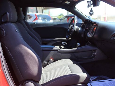 Used 2019 Dodge Challenger SXT RWD image 9